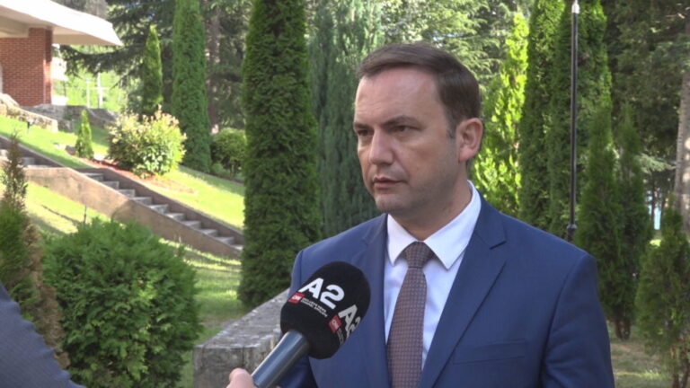 Bujar Osmani: Shqiptarët po trajtohen si qytetarë të dorës së dytë