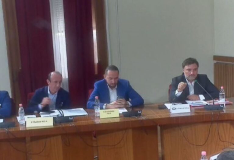 Mblidhet Këshilli i Rregullores për mandatin e Olta Xhaçkës, Alibeaj: Duam që ministrja të jetë e pranishme