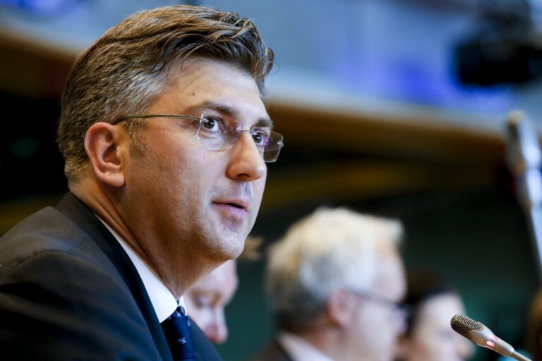 Kryeministri kroat ”thumbon” Serbinë: Zgjidhni, jeni me Rusinë apo me BE-në