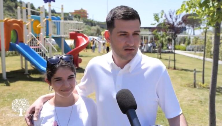 Fëmijët që mposhtën sëmundjen sot festuan tek fondacioni ”Fundjavë Ndryshe”, Arbër Hajdari: Emocion i veçantë (VIDEO)