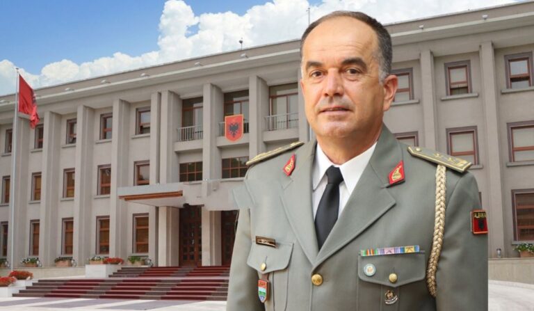 Kandidati për President është dekoruar nga vetë Presidenti Meta