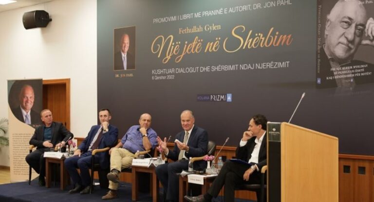 Historiani amerikan prezanton në Tiranë biografinë e Fethullah Gylenit: Ka frymëzuar një lëvizje globale që synon dialogun dhe tolerancën