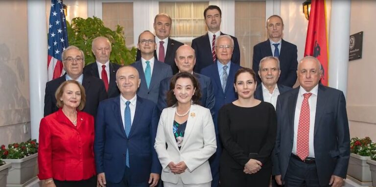 Yuri Kim ftoi Metën, Bashën dhe ministrat e Jashtëm në një darkë të veçantë (VIDEO)