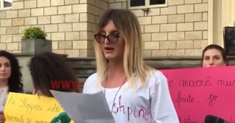 Pas videos, gratë në Librazhd dalin në protestë: Nuk jemi k*rva