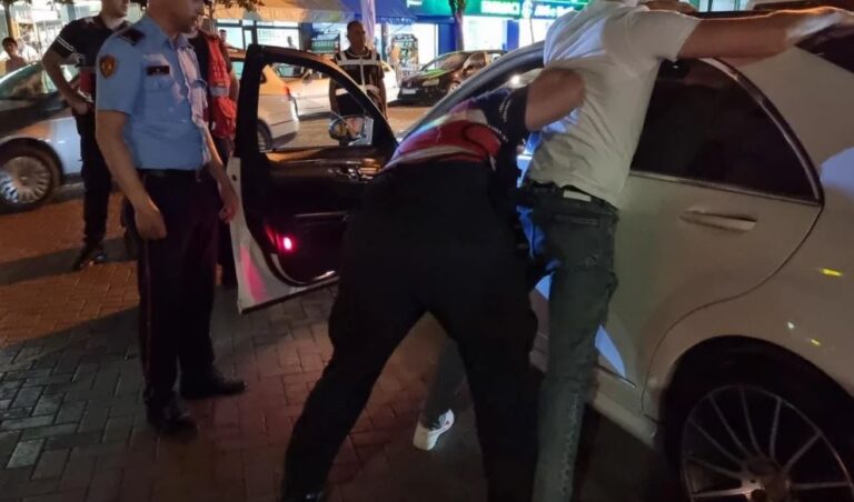 Elbasan, kontrolle të befasishme në makina dhe persona të dyshuar