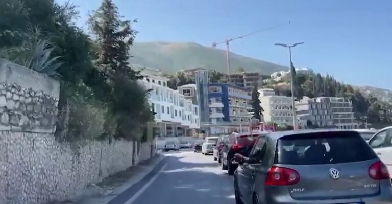 Pushuesit drejt jugut, trafik i rënduar në Vlorë