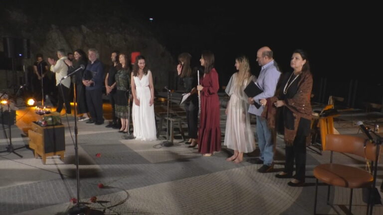 Ismail Kadare mbledh ajkën e aktorëve në Vlorë