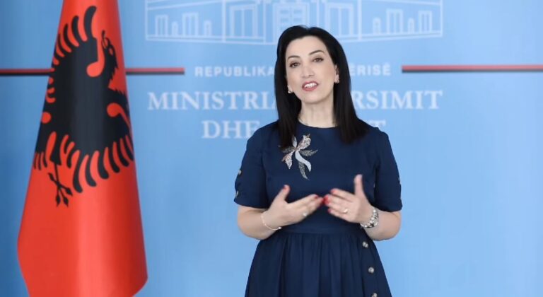 Nesër provimi i parë për maturantët, ministrja Evis Kushi: Këtë vit ka disa risi (VIDEO)