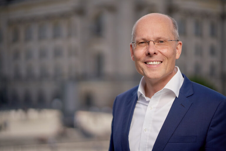 CDU mban qëndron pro SHBA-së: Nuk ka bashkëpunim me PD-në e drejtuar nga Berisha