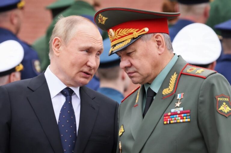 Lajmi “bombë” nga ish-kreu i CIA-s: Kanë nisur lëvizjet sekrete për një grusht shteti kundër Putinit