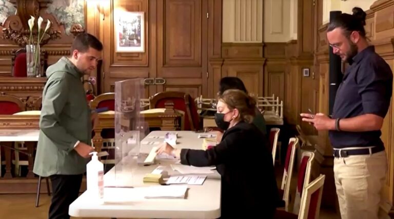 Ditë votimesh në Francë, Macron kërkon edhe Parlamentin