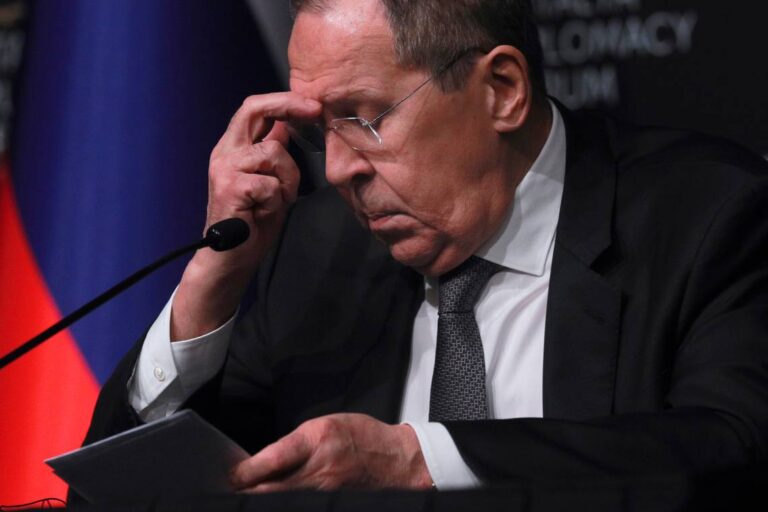 Lavrov në Turqi, pyetja e drejtëpërdrejtë nga gazetari ukrainas: Çfarë po vjedh Rusia përveç grurit?