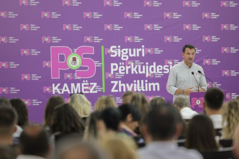 Veliaj në Kamëz: PS është e fëmijëve dhe e familjeve, jo e non-gratave që mbajtën peng breza me radhë