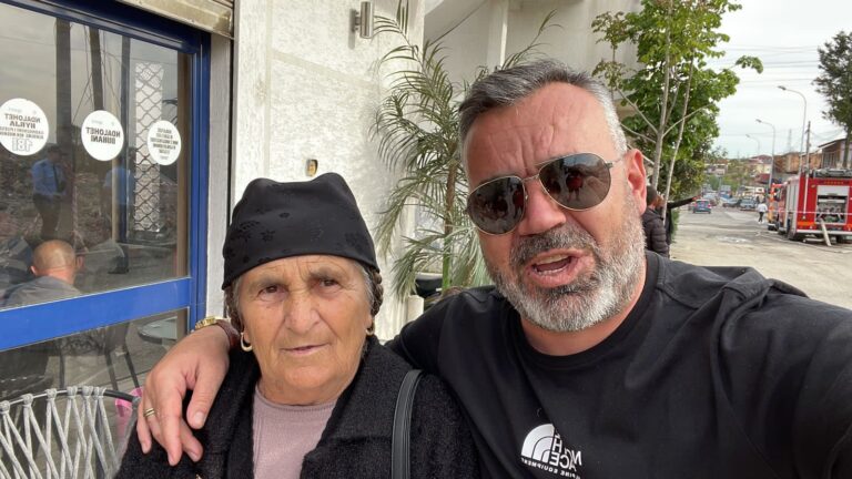 Nënë Lizës i del gënjeshtra, mediat i publikojnë foton me zyrtarin e Bashkisë së Tiranës