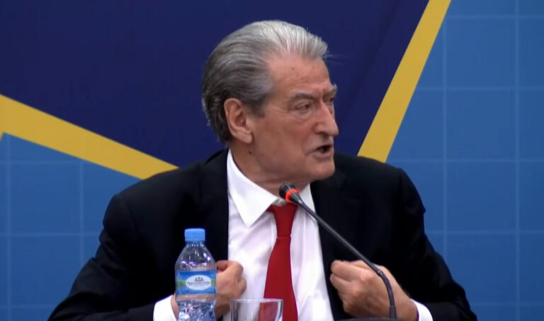 Sali Berisha: Rama shpenzon 150 mijë euro për një udhëtim, dhe ne nuk kemi një avion për zjarret
