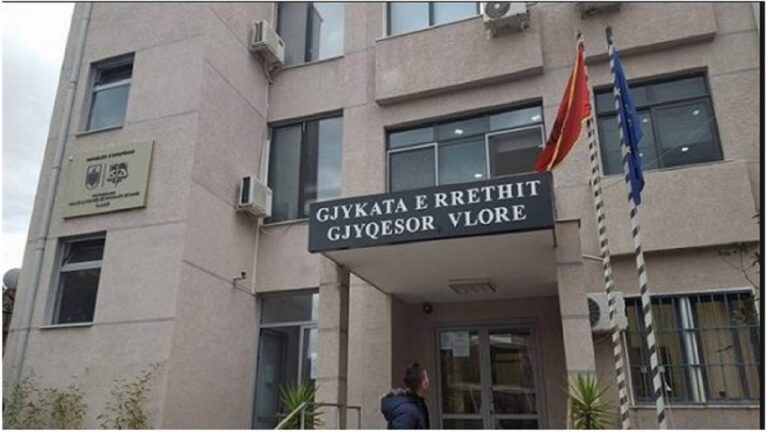 Avokatët e Vlorës vijojnë bojkotin, anulohen 375 gjyqe këtë javë