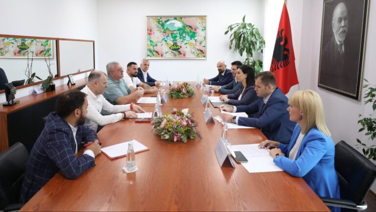 Ministrja Kushi i përgjigjet Armando Dukës për rihapjen e basteve sportive
