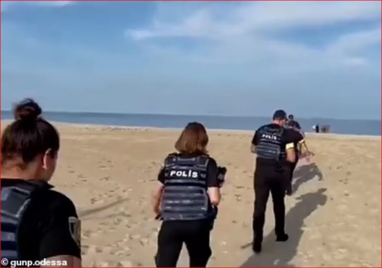 Pamje tronditëse! Futet për t’u larë në detin e minuar, 50-vjeçari ukrainas hidhet në erë në sy të familjes
