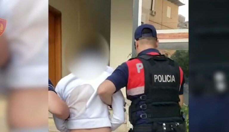 Policia kontrolle të befasishme në Durrës, në pranga 3 persona për drogë dhe armë