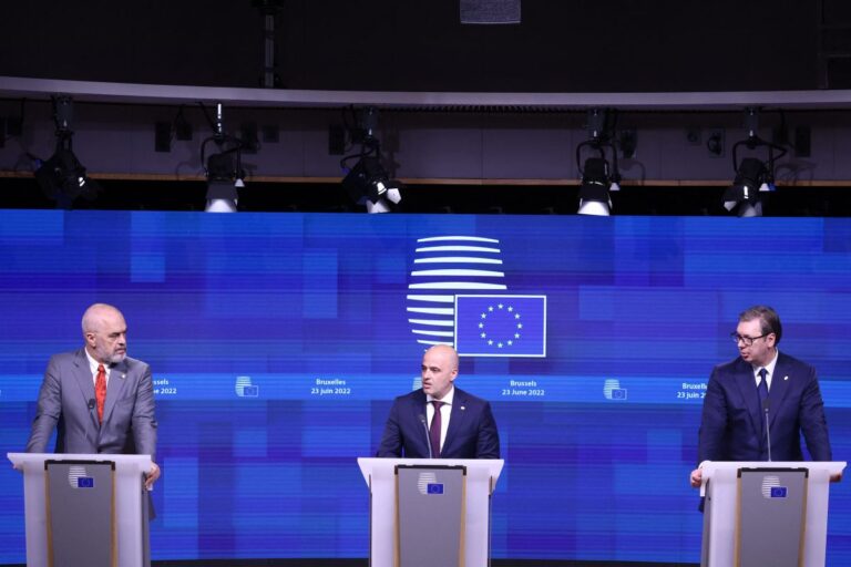 Batuta e Ramës me Vuçiçin: Nuk i përgjigjesh kurrë një gazetari serb, por një francezi