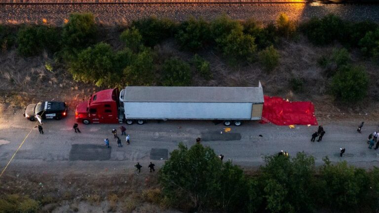 Tragjedi në SHBA, 46 emigrantë gjenden të vdekur brenda një kamioni të braktisur në Teksas