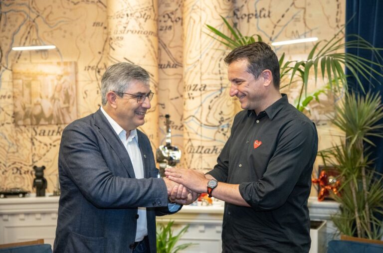 Erion Veliaj pret senatorin italian, Luciano D’Alfonso: Eshtë mik, vëlla, një italo-shqiptar – duke qenë se është edhe shtetas shqiptar dhe një senator me reputacion të jashtëzakonshëm