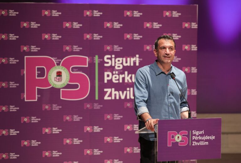 Erion Veliaj ironizon Grida Dumën dhe Petrit Vasilin nga Kavaja: Vijnë për zgjedhje dhe shesin mend në Tiranë