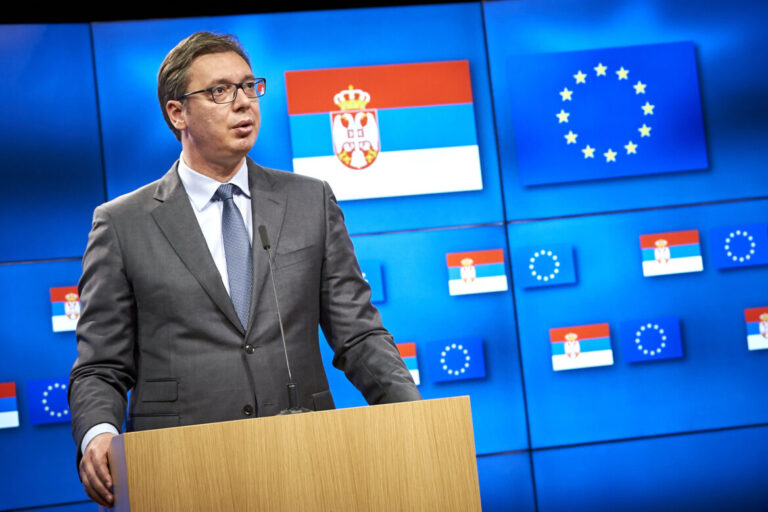 Avokati i njohur serb flet troç: Vuçiçin nuk e do askush! Po ndryshon strategji