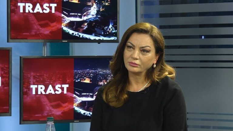 Vokshi akuza Bashës: Po tenton ta minojë PD-në në arenën ndërkombëtare