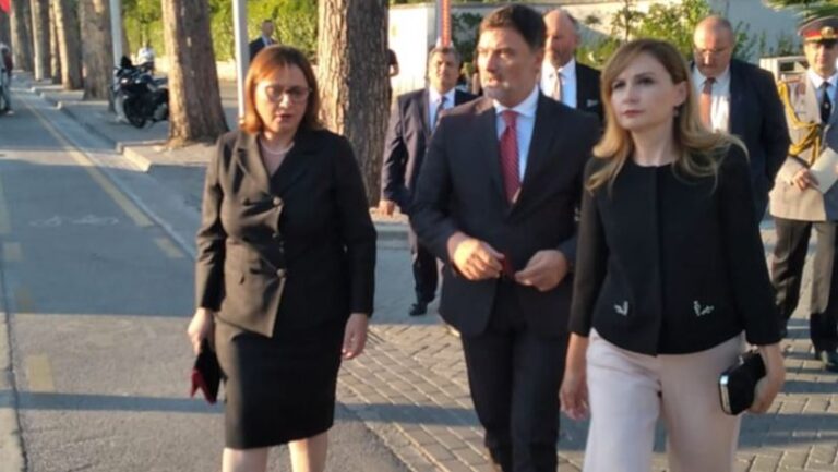 Ceremonia në Presidencë, deputetët e opozitës që janë të pranishëm
