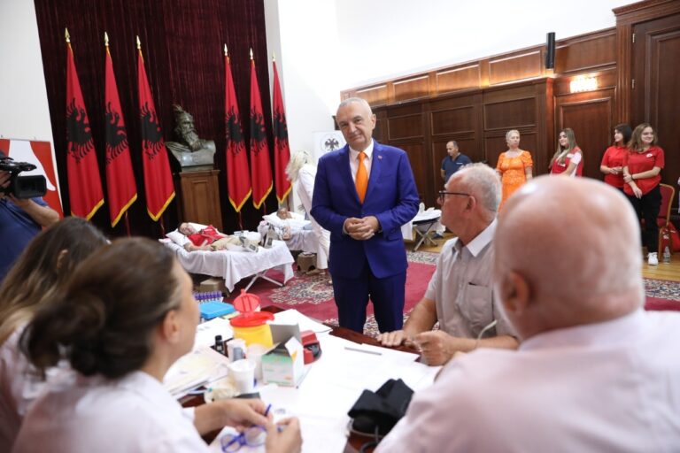 Tjetër seancë vullnetare dhurimi gjaku, Meta: Të mposhtim indiferencën dhe të forcojmë solidaritetin