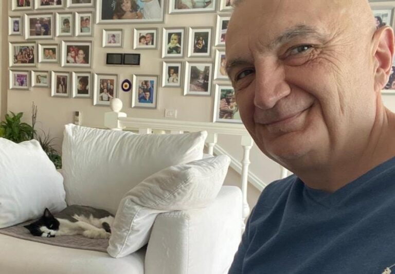 Disa ditë para largimit nga Presidenca, Meta jep një mesazh me foton e maces