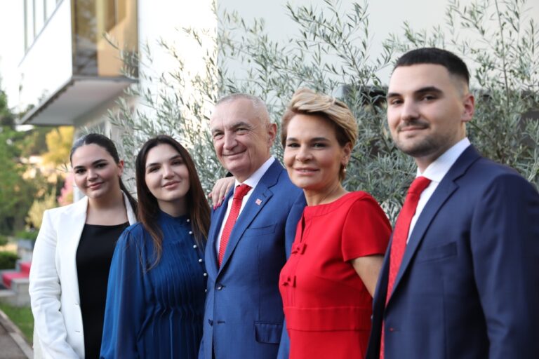 Mbyll mandatin si President, Meta: Familja jonë nga sot është më e bashkuar