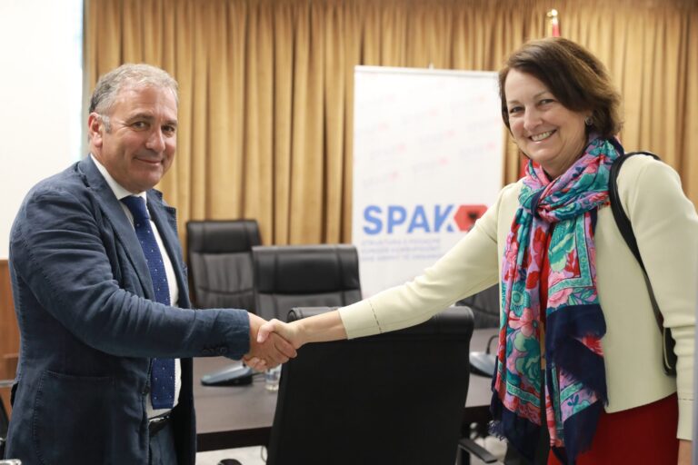 Zv/ndihmës Sekretarja e Shtetit, Lisa Johsnon takon kreun e SPAK-ut: Krenarë për bashkëpunimin me Arben Krajën