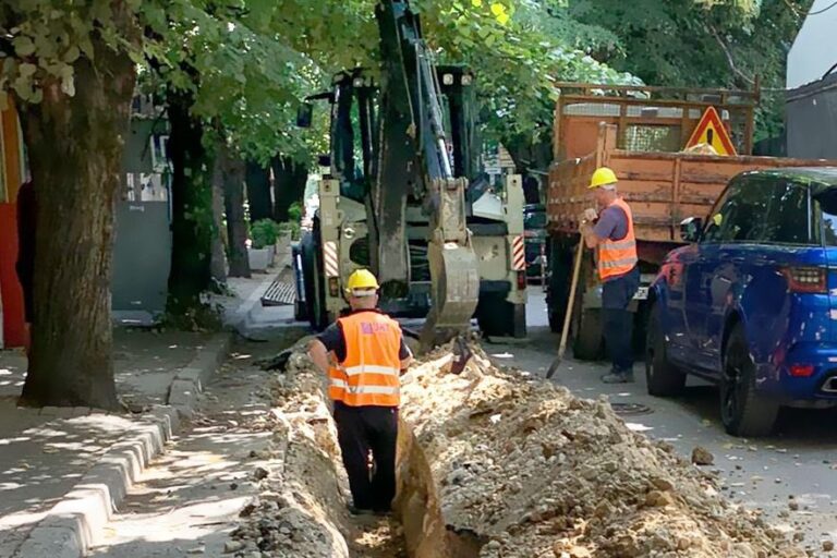 Linjë e re ujësjellësi tek lagjja e Berishës, kryetari Veliaj: Rritet furnizimi me ujë të pijshëm në të gjithë zonën