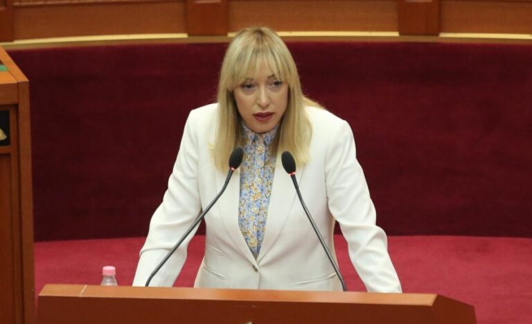 Ministrja lëshon perlën e radhës: Fermerët do marrin program falas online, për të mësuar si punohet toka