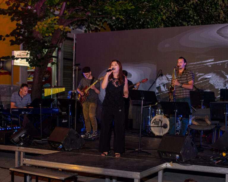 Tirana dhe Korça pushtohen nga tingujt e Jazz, 5 netët e magjishme të festivalit “Gjon Mili, Jazz&Blues”