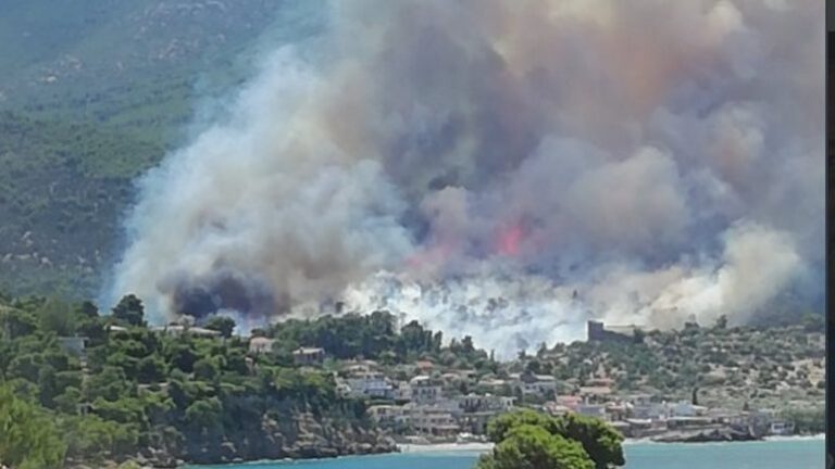 Digjet Greqia, 52 zjarre në 24 orë