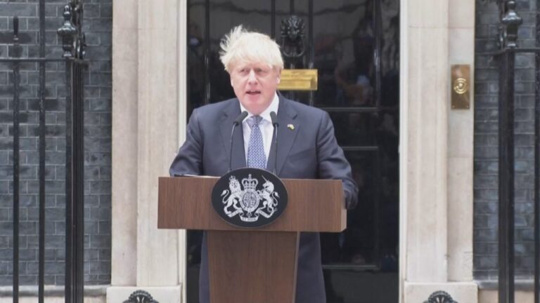 Kronikë/ Rikthehet Boris Johnson. Ndërpret pushimet në Karaibe, a do të hyjë në garë përsëri për kryeministër?