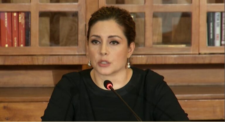 Mblidhet Këshilli për Rregulloren për mandatin e Olta Xhaçkës. Ministrja përfaqësohet nga avokati i saj