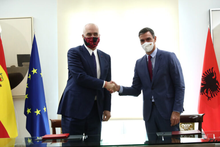 Kryeministri i Spanjës nesër vizitë zyrtare në Tiranë. Nga Serbia Sanchez tha se nuk janë me Kosovën