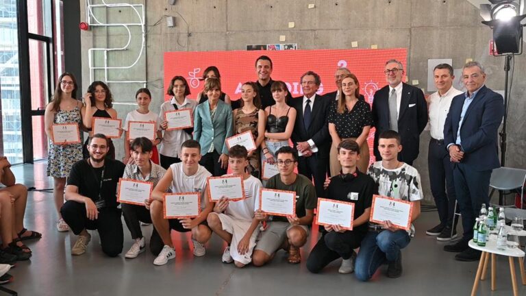 15 fituesit e konkursit “Eco-Quizz”, Veliaj: Mezi pres të kalojmë nga 1 mijë nxënës te Tumo Tirana, në 5 mijë