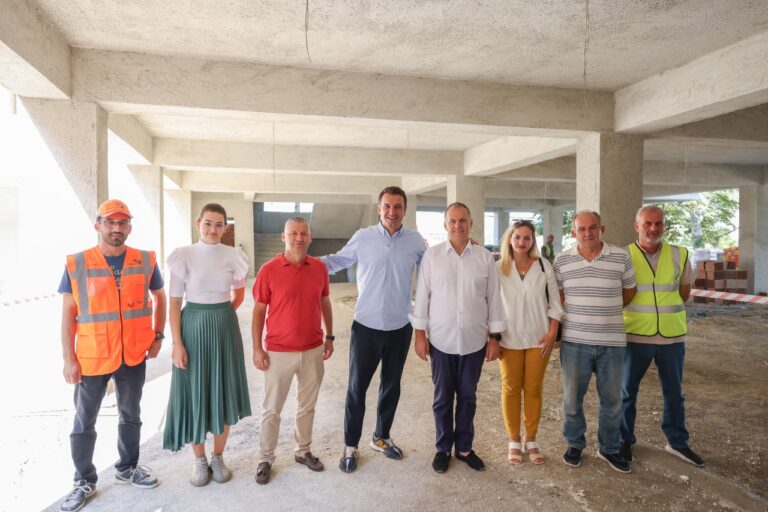 Vijon puna në shkollën “17 Shkurti” në Qesarakë, Veliaj: Në shtator hapim 12 shkolla të reja