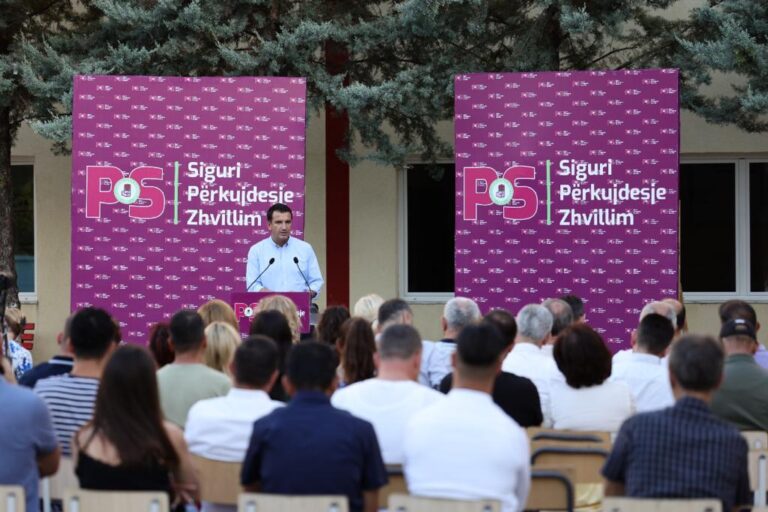 Erion Veliaj sulmon dhe përçmon ata që kanë organizuar protestën sot para kryeministrisë