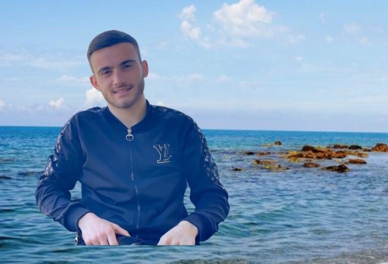U hodh në detin e trazuar dhe u bë hero për të miturit, politikanët nderojnë aktin e 18-vjeçarit