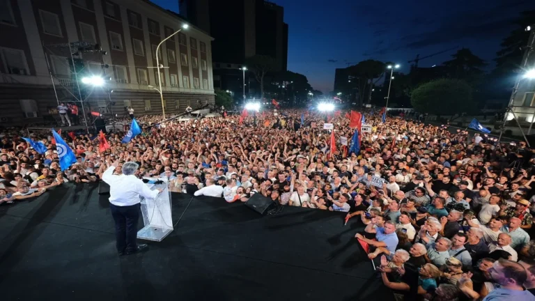 Berisha rikthehu popullin opozitar