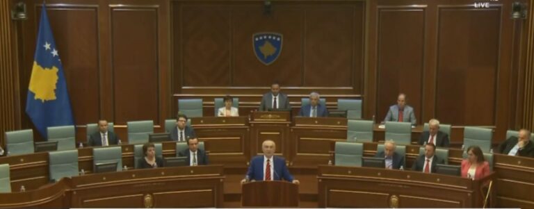 Presidenti Meta mban fjalim në Kuvendin e Kosovës: Krenohemi me luftën e UÇK-së