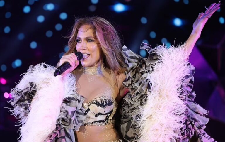 Jennifer Lopez si “zebër” në Itali (FOTO)