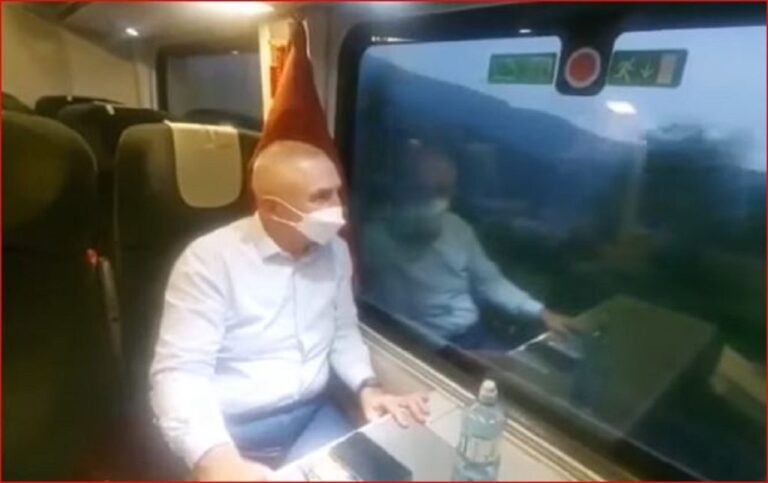 Presidenti Meta niset me tren drejt Ljubljanës (VIDEO)