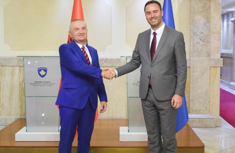 Presidenti Meta takohet me kryeparlamentarin e Kosovës:“Liberalizimi i vizave të ndodhë sa më parë”